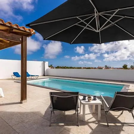 Casa El Cardon: Charming With Private Pool. Holiday home Parque Holandes